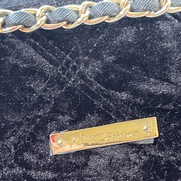 Betsey Johnson Black Velvet Quilted Crossbody Bag Chain Strap Coin AirPods Pouch - Picture 8 of 12